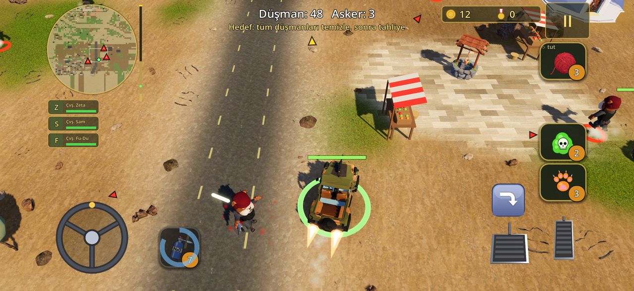 Oyun ekranı: kediler çöl yolunda bir cipi sürüyor, egzozdan nitro alevi çıkıyor. Sol altta ekran direksiyonu ve nitro tüpü, sağ altta gaz ve fren pedalları.